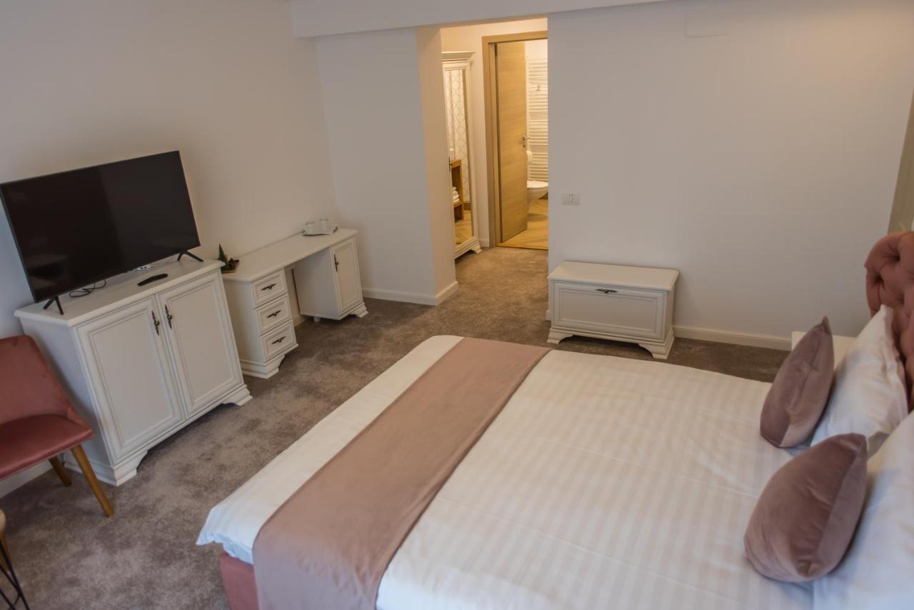 Boga Rooms Sinaia Esterno foto